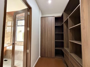 Newly Built Semi-Furnished Modern Single House and Lot For Sale in BF Resort Vil