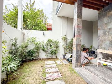 Newly Built Semi-Furnished Modern Single House and Lot For Sale in BF Resort Vil