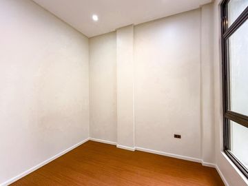 Newly Built Semi-Furnished Modern Single House and Lot For Sale in BF Resort Vil