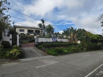 House and Lot for sale in Tagaytay City with overlooking view of Taal Lake