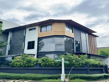 FOR SALE: 3-Storey Modern Corner Home in Woodridge Heights, Marikina