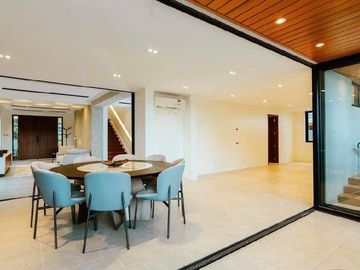 Brand New Premium  5 bedroom House in Capitol Homes, QC for Sale