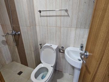 Unfurnished Penthouse Unit for Sale @ 8 Adriatico, Ermita, Manila