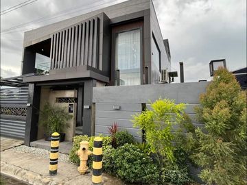 Spacious 3-Storey 5-Bedroom Modern House with Pool Near SM Pampanga