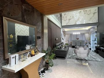 Spacious 3-Storey 5-Bedroom Modern House with Pool Near SM Pampanga