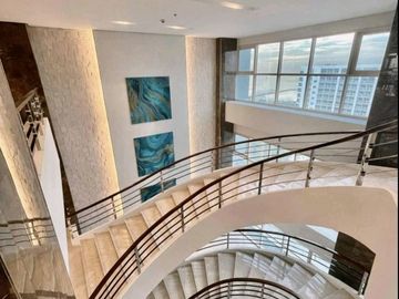 COAST RESIDENCES FAMILY SUITE B UNIT W/ BALCONY FOR SALE / RFO / NON VAT