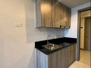COAST RESIDENCES FAMILY SUITE B UNIT W/ BALCONY FOR SALE / RFO / NON VAT