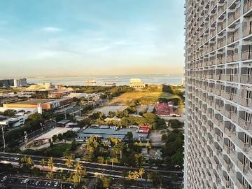 COAST RESIDENCES FAMILY SUITE B UNIT W/ BALCONY FOR SALE / RFO / NON VAT