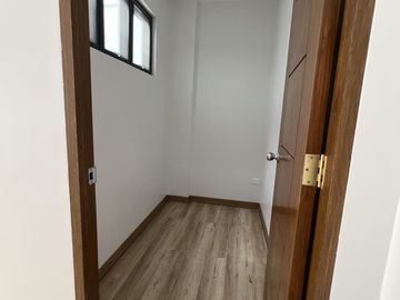 5 Bedroom Townhouse for Sale in Sta. Mesa Manila