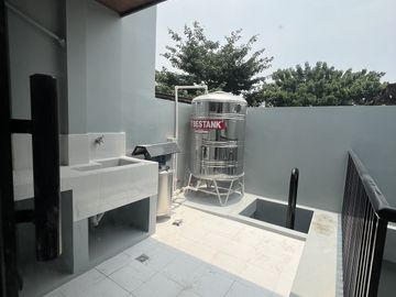 5 Bedroom Townhouse for Sale in Sta. Mesa Manila