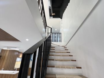5 Bedroom Townhouse for Sale in Sta. Mesa Manila