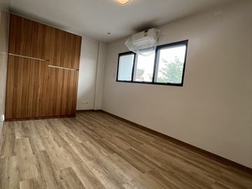 5 Bedroom Townhouse for Sale in Sta. Mesa Manila