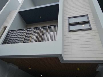 5 Bedroom Townhouse for Sale in Sta. Mesa Manila