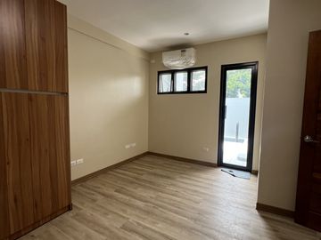 5 Bedroom Townhouse for Sale in Sta. Mesa Manila