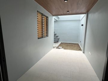 5 Bedroom Townhouse for Sale in Sta. Mesa Manila