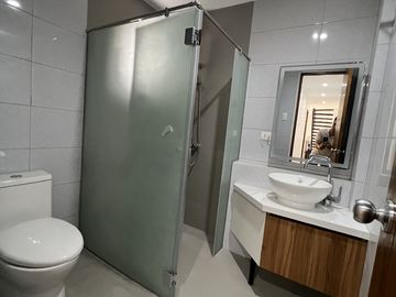 5 Bedroom Townhouse for Sale in Sta. Mesa Manila