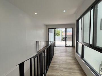 5 Bedroom Townhouse for Sale in Sta. Mesa Manila