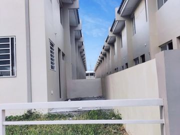 Pre selling  and RFO 3 bedrooms, 2 toilet and bath with car garage near Cavitex