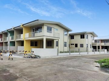 Pre selling  and RFO 3 bedrooms, 2 toilet and bath with car garage near Cavitex