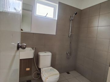 Pre selling  and RFO 3 bedrooms, 2 toilet and bath with car garage near Cavitex