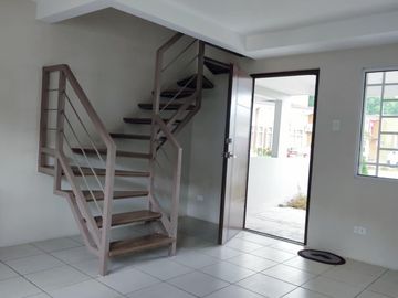 Pre selling  and RFO 3 bedrooms, 2 toilet and bath with car garage near Cavitex