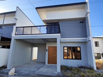 Ready for occupancy 3 bedrooms 3 toilet and bath with maid's room in Dasmarinas