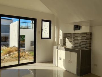 Ready for occupancy 3 bedrooms 3 toilet and bath with maid's room in Dasmarinas