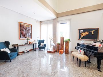 Elegant 4 Bedroom Fairway House and Lot with roofdeck in Manila Southwoods