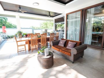 Elegant 4 Bedroom Fairway House and Lot with roofdeck in Manila Southwoods