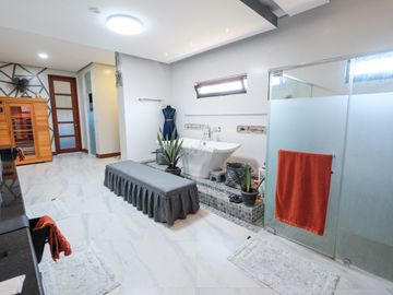 Elegant 4 Bedroom Fairway House and Lot with roofdeck in Manila Southwoods