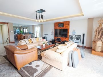 Elegant 4 Bedroom Fairway House and Lot with roofdeck in Manila Southwoods
