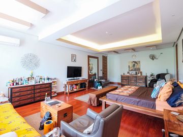 Elegant 4 Bedroom Fairway House and Lot with roofdeck in Manila Southwoods
