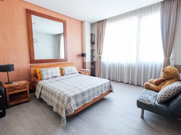 Elegant 4 Bedroom Fairway House and Lot with roofdeck in Manila Southwoods