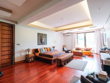 Elegant 4 Bedroom Fairway House and Lot with roofdeck in Manila Southwoods