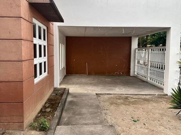 For Sale Pre Owned Bungalow House w/ Spaceous Backyard Near Holy Angel Universit