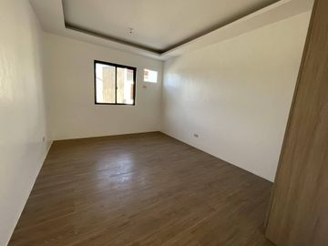 Generous Space & Comfort: Ideal for Large Families in West Fairview QC -Keziah