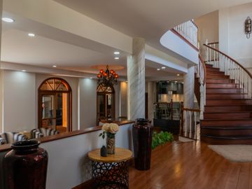 Luxurious Mansion in Angeles City