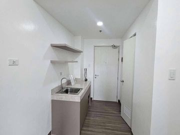 1BR with Balcony at Cool Suites, Wind Residences Tagaytay | Perfect for Airbnb