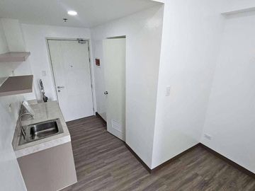 1BR with Balcony at Cool Suites, Wind Residences Tagaytay | Perfect for Airbnb