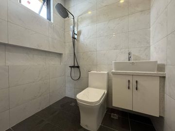 Brand New Home: 4BR Single Detached in Kingspoint Subdivision, Quezon City - Rey