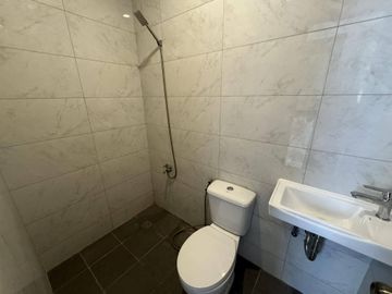 Brand New Home: 4BR Single Detached in Kingspoint Subdivision, Quezon City - Rey