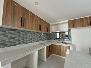 Brand New Home: 4BR Single Detached in Kingspoint Subdivision, Quezon City - Rey