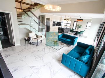 Luxurious 3BR Bi-level Penthouse in Avalon, Cebu Business Park for Sale!