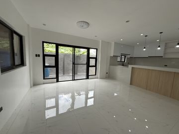 Spacious 4-Bedroom Home in Colinas Verdes, Tungkong Mangga SJDM - Rey
