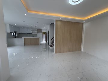Spacious 4-Bedroom Home in Colinas Verdes, Tungkong Mangga SJDM - Rey