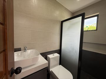 Spacious 4-Bedroom Home in Colinas Verdes, Tungkong Mangga SJDM - Rey