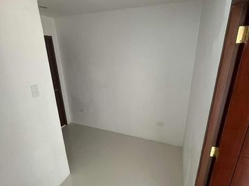 3STOREY TH 5BR, 5TB Near De LASALLE DASMARIÑAS CAVITE