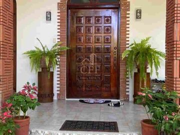 5BR Elegant Retirement  Home w/ Pool near SM Urdaneta