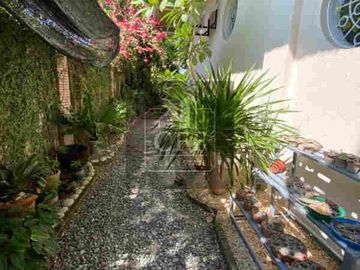 5BR Elegant Retirement  Home w/ Pool near SM Urdaneta