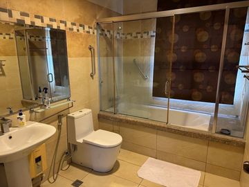 4 Bedroom unit in Tagaytay Highlands